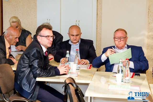 Починається обговорення 